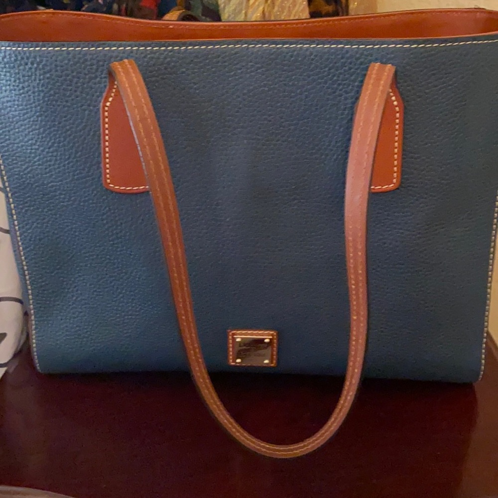 Dooney and Bourke tote